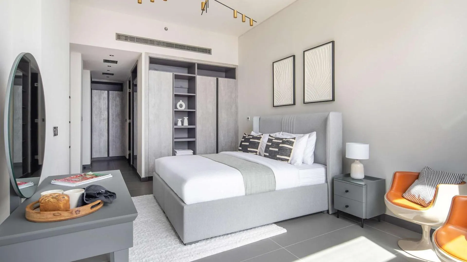 Frank Porter - Mbl Royal Dubai Apartment